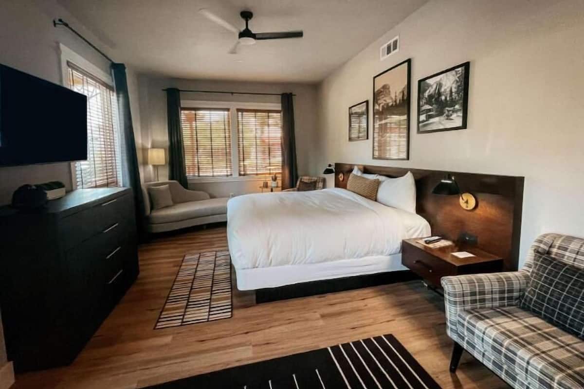 Iron/ironing board, free WiFi, bed sheets