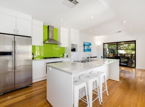 Fridge, microwave, oven, stovetop - Swainson on Lexington (Henley Beach South)