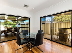 Dining - Swainson on Lexington (Henley Beach South)