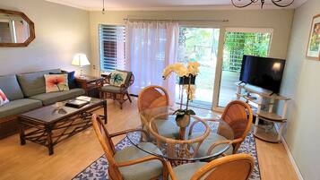 Smart-tv, boeken en een stereo