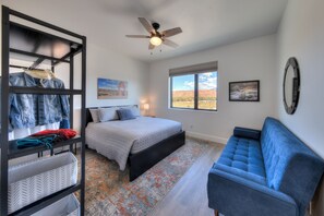 4 bedrooms, desk, free WiFi, bed sheets