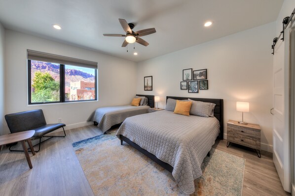 4 bedrooms, desk, free WiFi, bed sheets