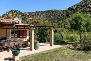 تناول الطعام بالخارج