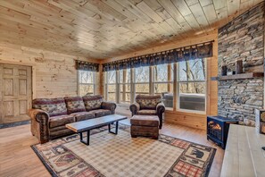 Smart TV, fireplace, DVD player