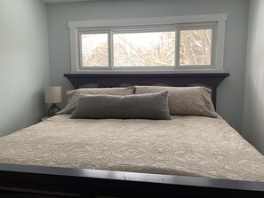 4 habitaciones, tabla de planchar con plancha, wifi y ropa de cama