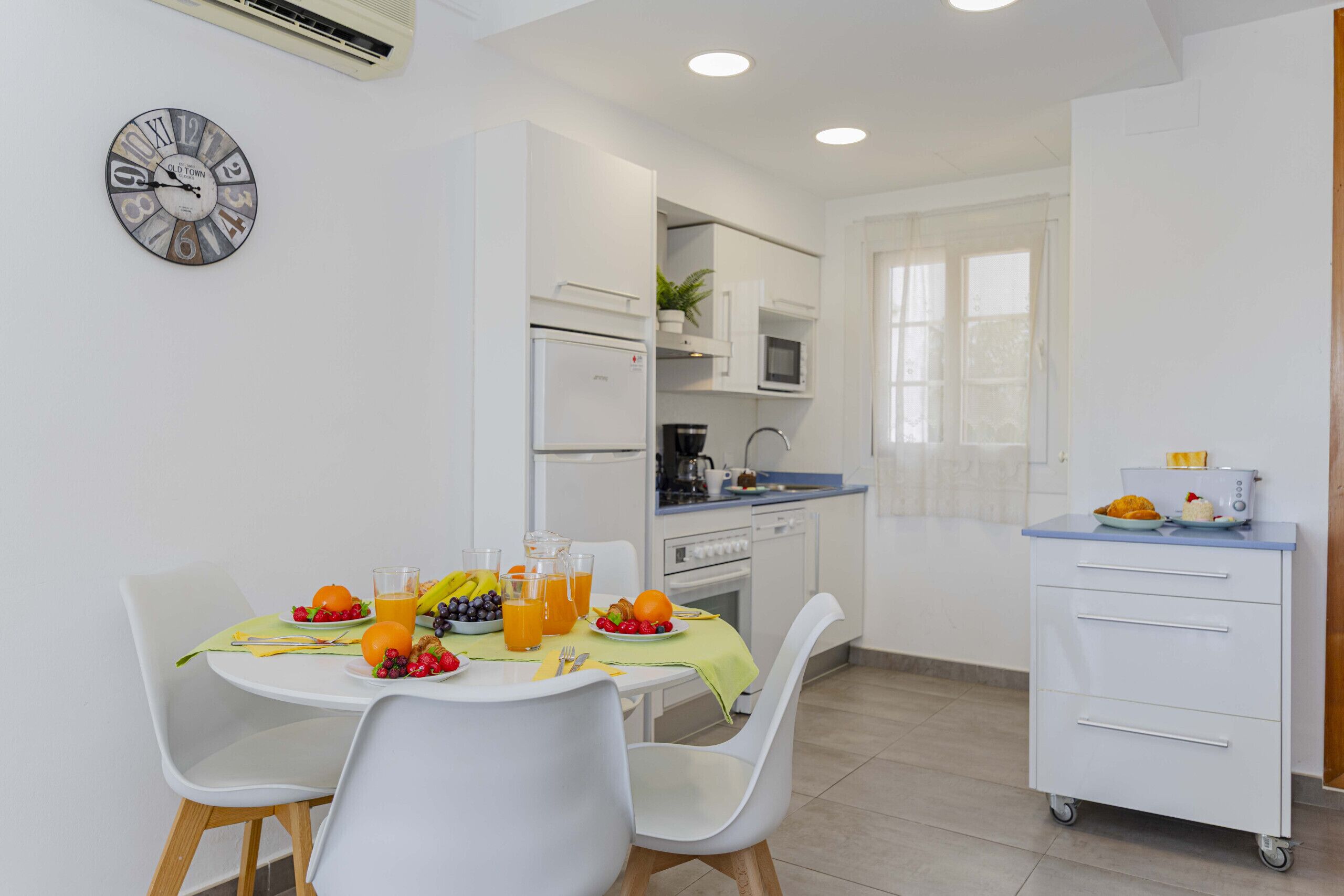 Kühlschrank, Mikrowelle, Ofen, Geschirrspüler