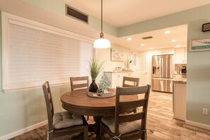 Dining - Beautiful Hutchinson Island Condo - Steps to Ocean (Fort Pierce)