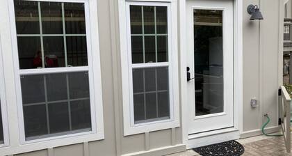 Beach Walk Bungalow 1Bedroom 1Bath, 4 blocks to the beach!! Private Courtyard