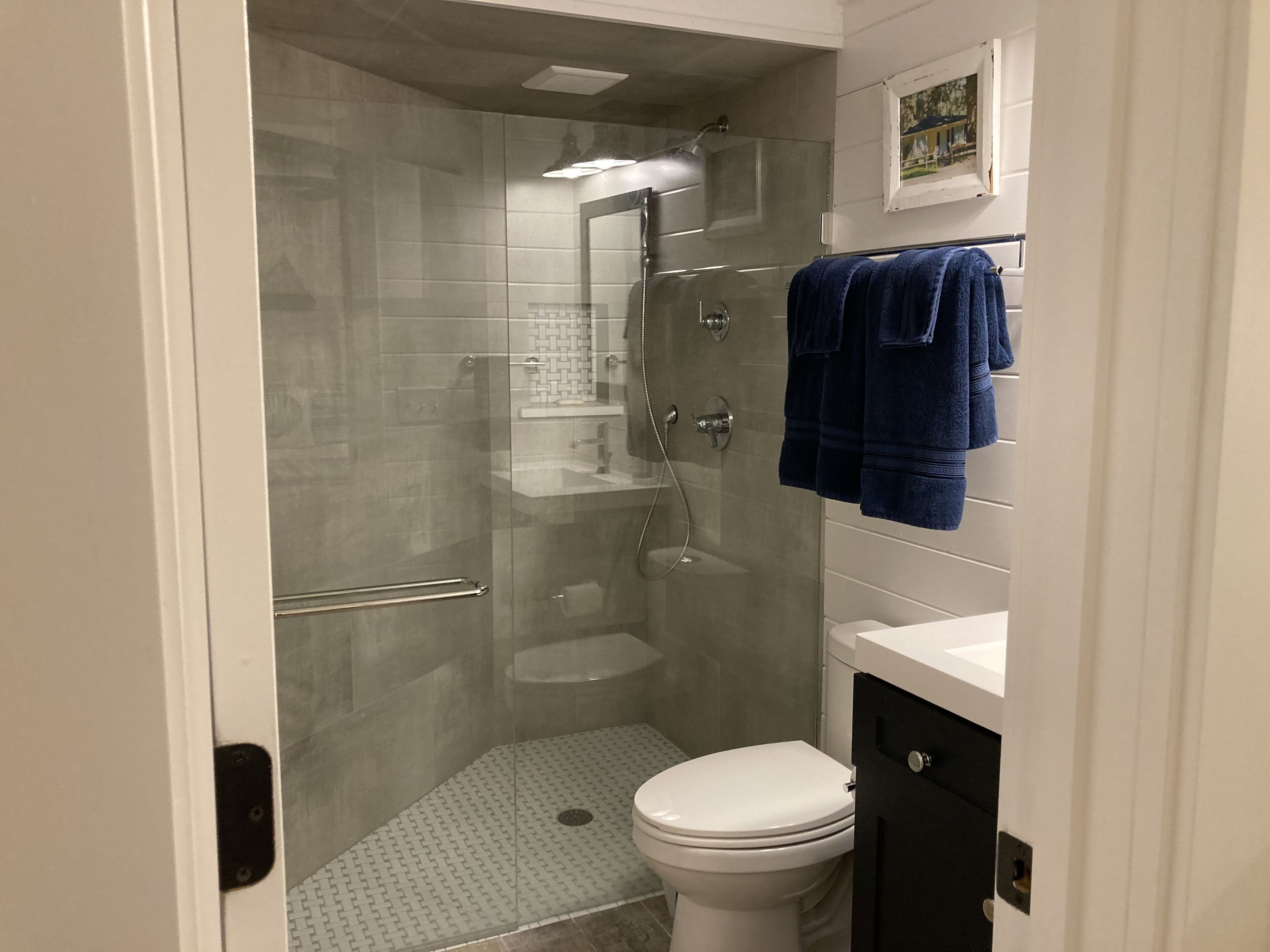 Dusche, Haartrockner, Handtücher, Seife