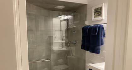 Beach Walk Bungalow 1Bedroom 1Bath, 4 blocks to the beach!! Private Courtyard