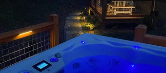 Close to Downtown Waynesville with Hot Tub/Peloton/Fire Pit/WiFi