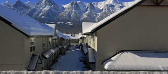 2 Bedroom Chalet between Canmore & Banff (sleeps 7 (up to 6 Adults and 1 Child))