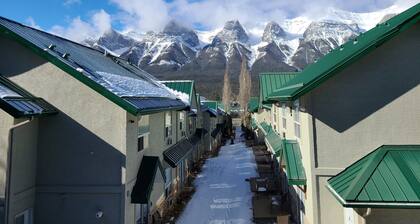 2 Bedroom Chalet between Canmore & Banff (sleeps 7 (up to 6 Adults and 1 Child))