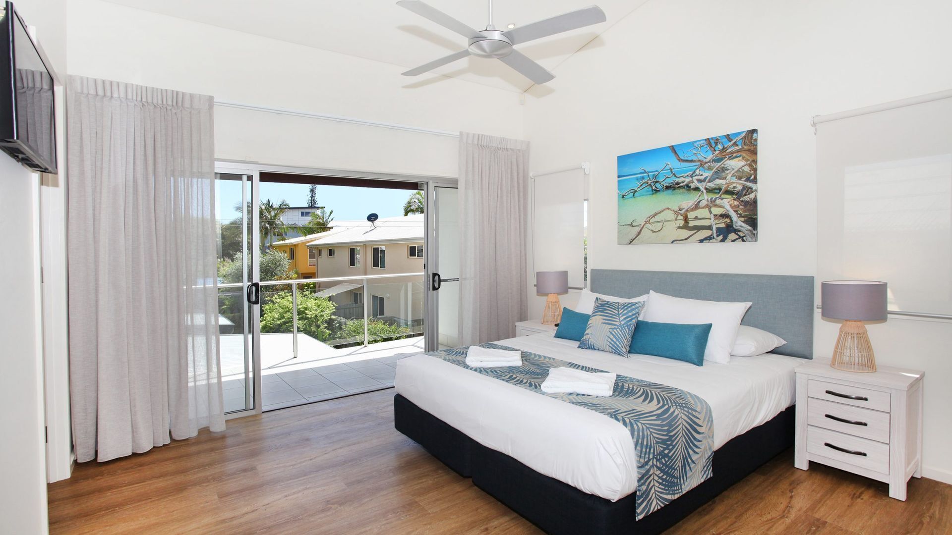 4 slaapkamers, een bureau, een strijkplank/strijkijzer, wifi