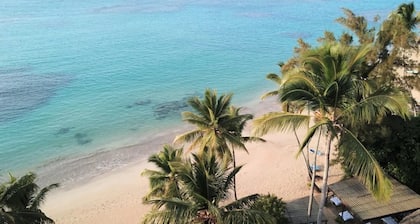 BEACH FRONT 3 Bedroom Villa with private Pool Sleeps 7