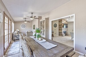 Luxury House | In-room dining