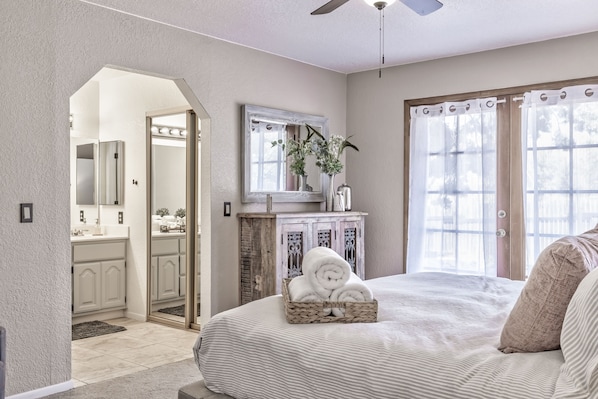 Luxury House | 4 bedrooms, down comforters, individually decorated - Luxurious Home with Red Rock Views (Sedona)