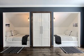 5 bedrooms, desk, iron/ironing board, free WiFi