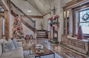 智能电视、壁炉、电子游戏、桌上足球