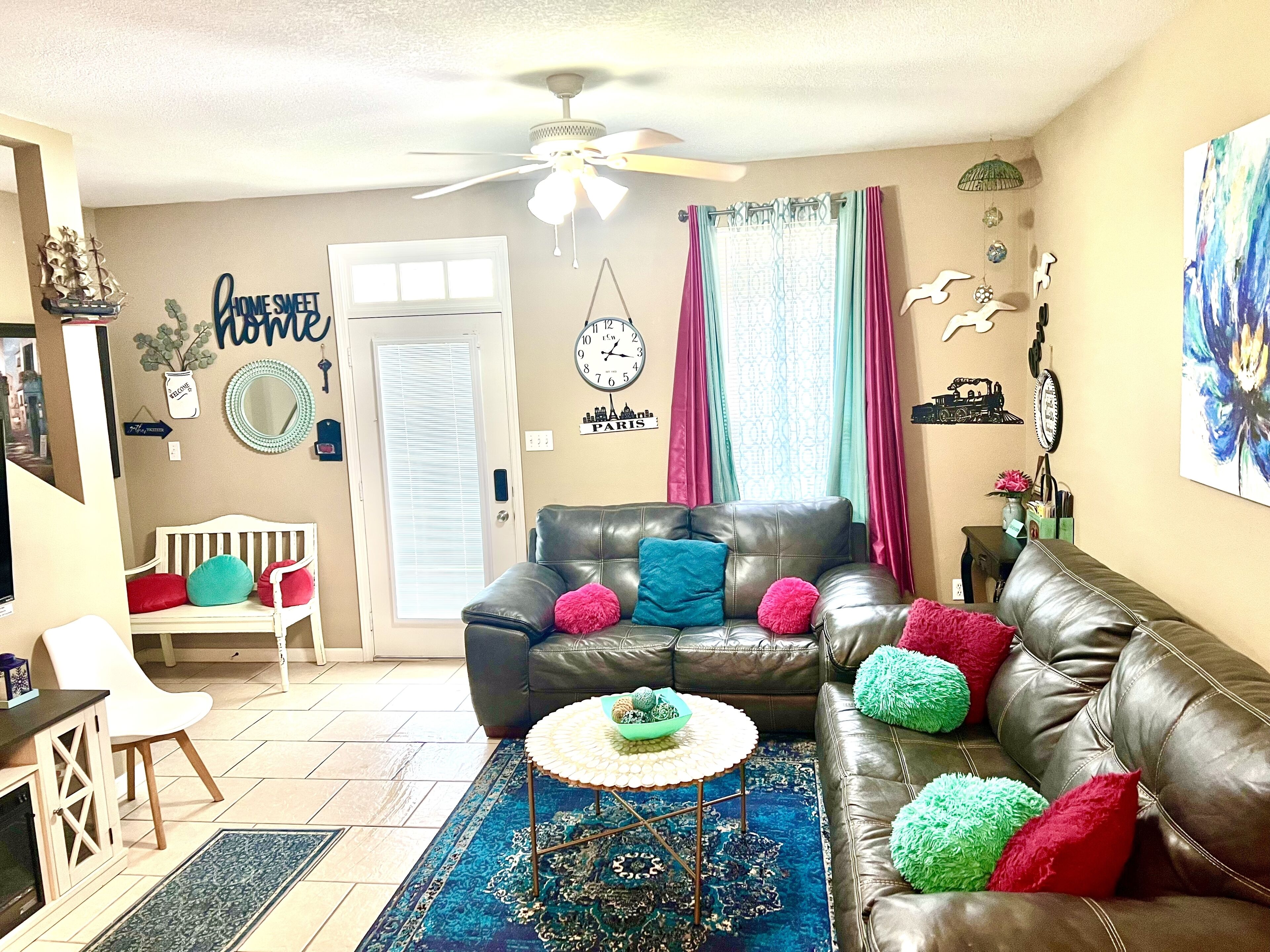 Smart TV, fireplace, books, offices