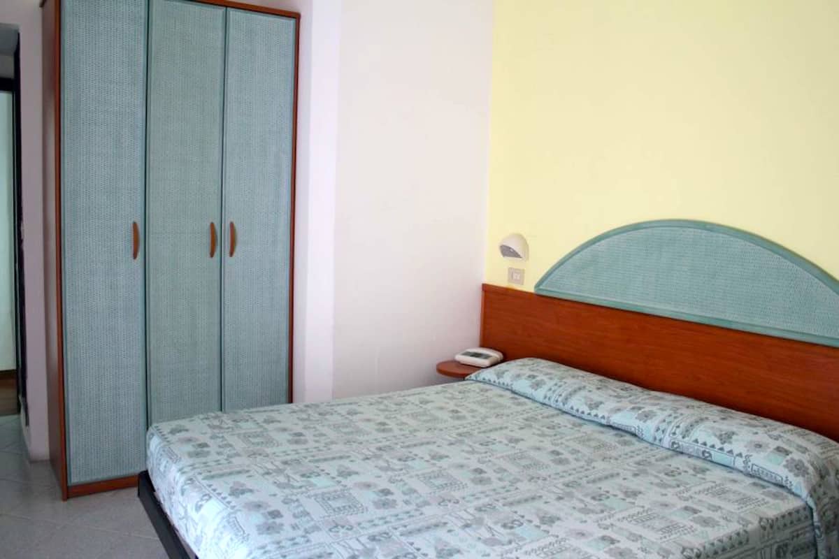 Chambre Double Standard | Coffres-forts dans les chambres, bureau, Wi-Fi gratuit
