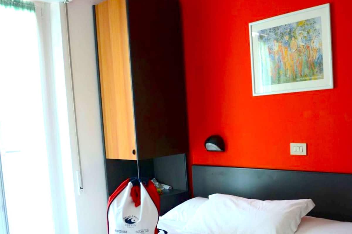 Chambre Double Confort | Coffres-forts dans les chambres, bureau, Wi-Fi gratuit