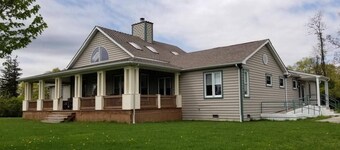 Mountaintop Retreat Center Villa with Wifi, Basketball Court & Beautiful Trails