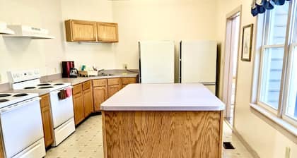 Mountaintop Retreat Center Villa with Wifi, Basketball Court & Beautiful Trails