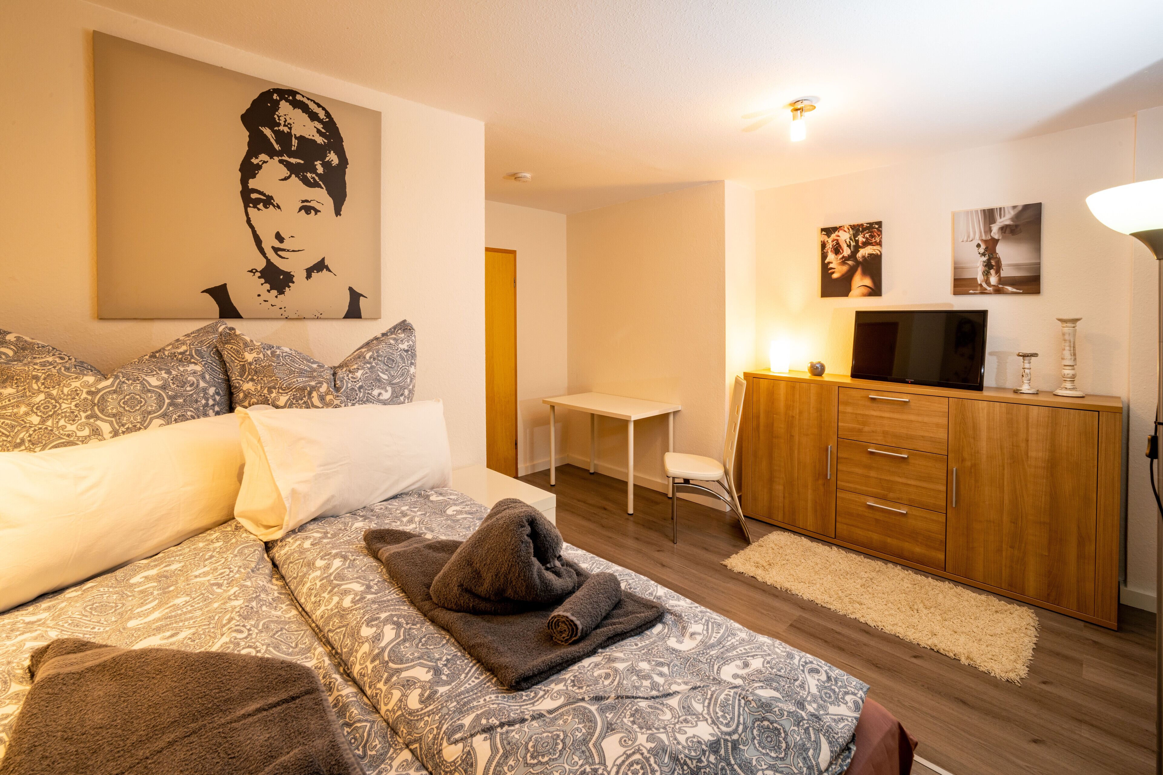 1 camera, Wi-Fi, lenzuola