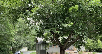 Mulberry House, privacy and comfort in sought after Pisgah Forest