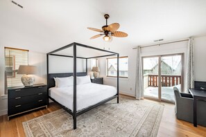 4 bedrooms, desk, iron/ironing board, free WiFi