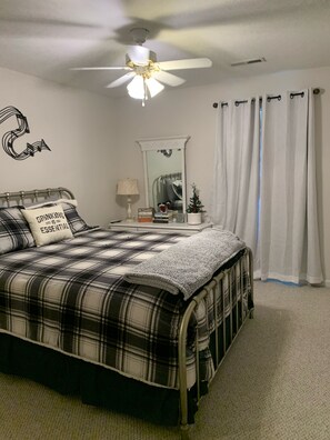 3 habitaciones, escritorio, tabla de planchar con plancha y wifi gratis 