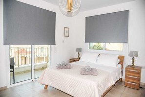4 bedrooms, iron/ironing board, travel cot, free WiFi - Villa Alba, Luxury 4 BDRM Villa with Heated Pool (Protaras)