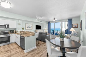 Refrigerador, microondas, horno y parrilla de estufa 