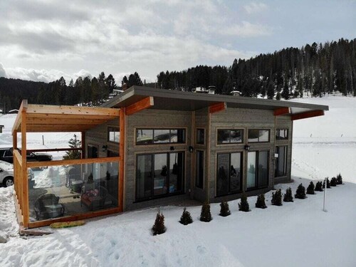 Lake house getaway on Georgetown Lake. <br>