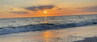 Water Front Boundary Vacation Home Villa close to beaches, golfing, Fishing