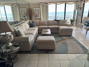 TV, fireplace, DVD player, books