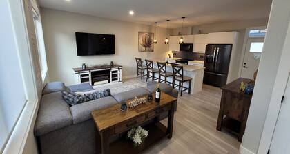 2-Min Lake Stroll: Chic 2-Bed Downtown Gem!