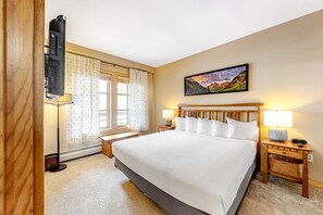 1 slaapkamer, een strijkplank/strijkijzer, internet, beddengoed