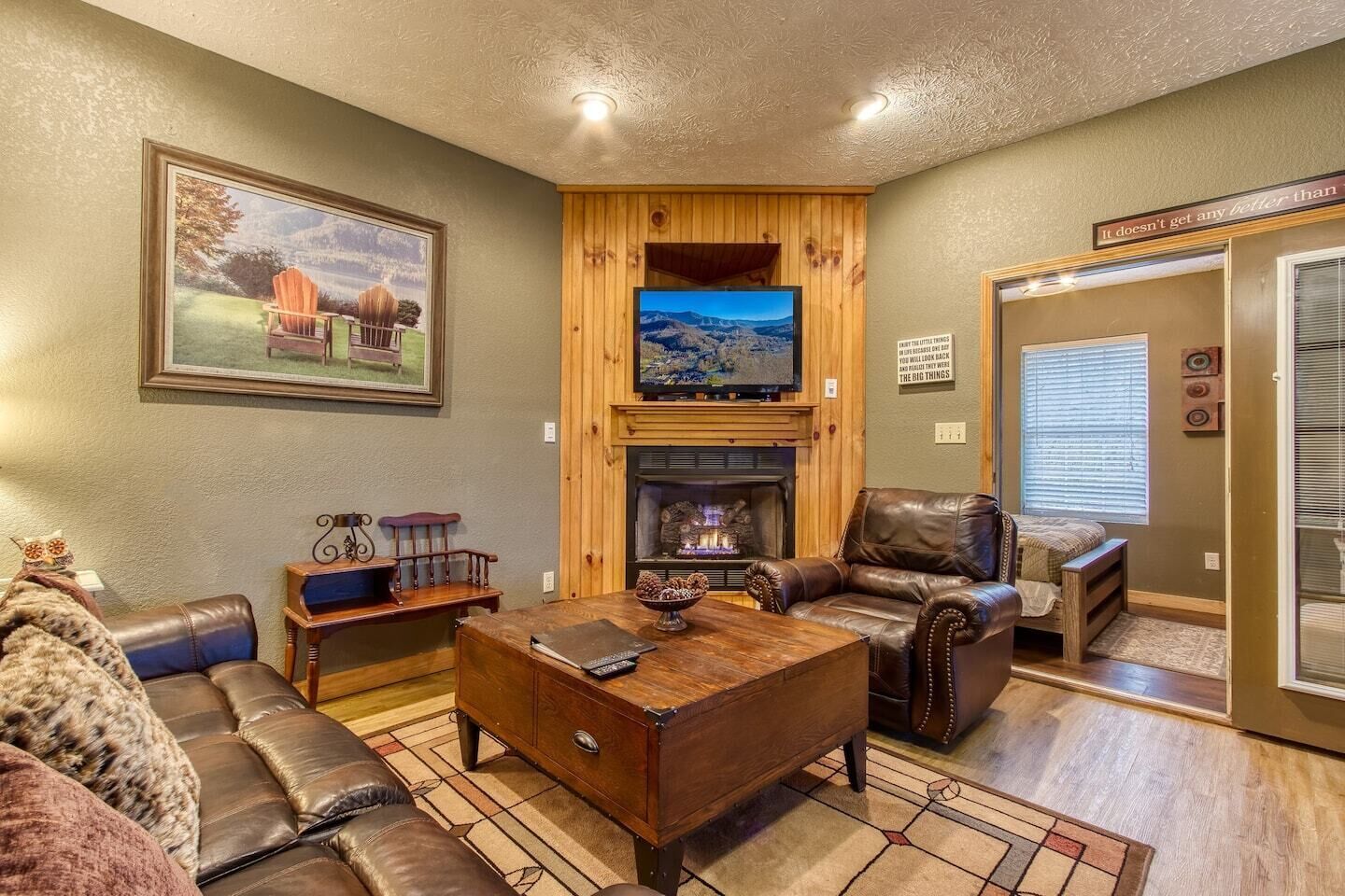 Smart-TV, Kamin, Bücher, Videothek