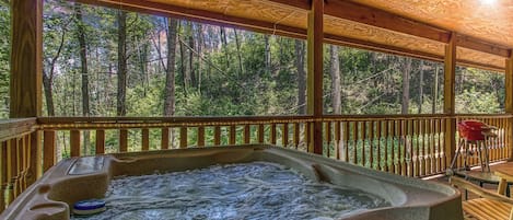 Bañera de hidromasaje al aire libre