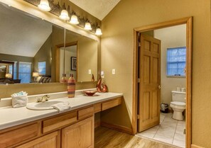 Boblebad, hårføner, håndklær og såpe