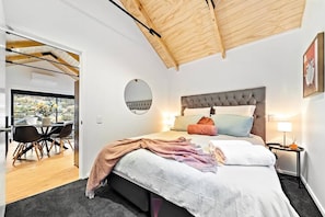3 bedrooms, iron/ironing board, free WiFi