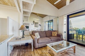TV, offices - Two-story, oceanfront condo with pool, water views, A/C & balcony (Lahaina)