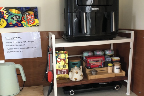 Kitchenette, double airfryer, assortment of teas & coffee.