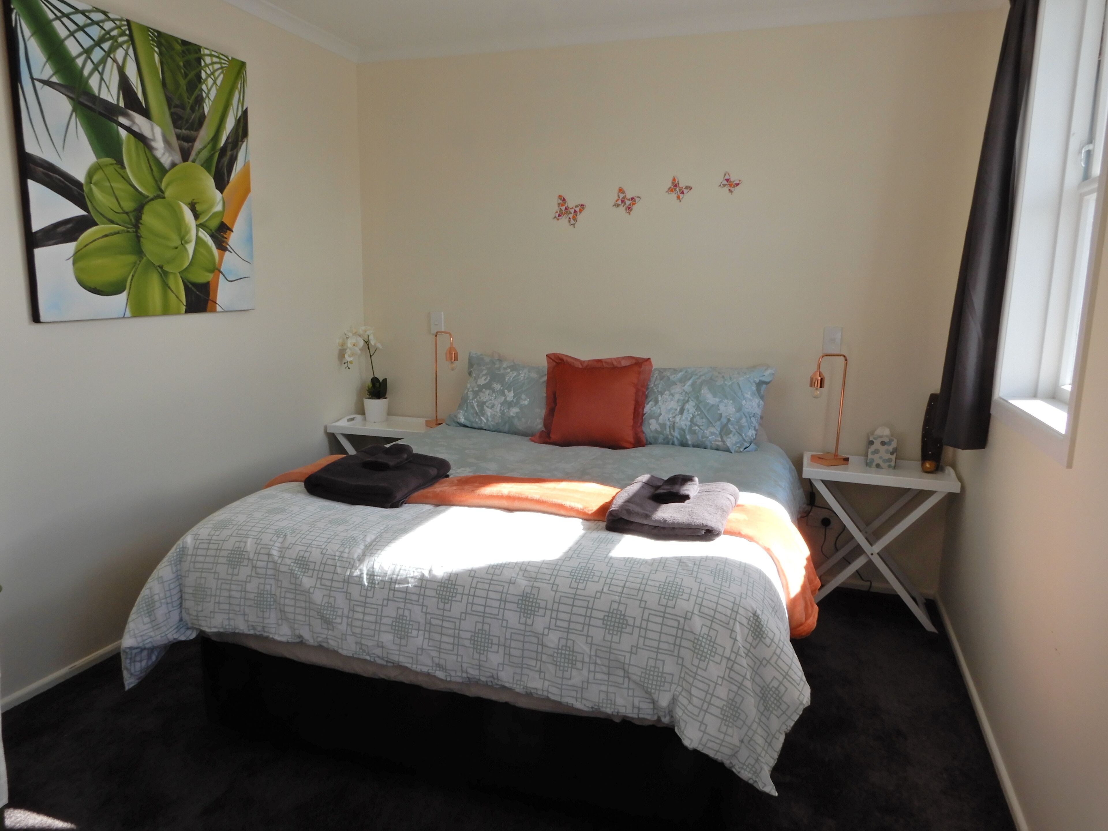 2 bedrooms, desk, iron/ironing board, travel cot