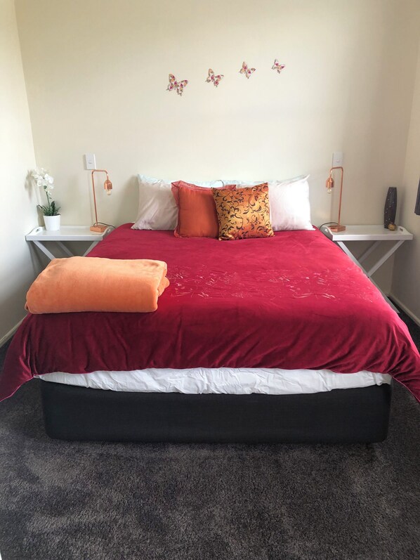 2 Schlafzimmer, Schreibtisch, Bügeleisen/Bügelbrett, kostenloses WLAN