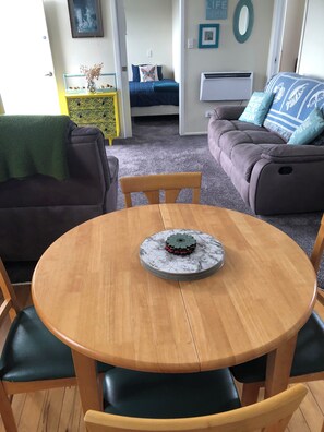 Interior - "Breathe" easy at Foxton Beach (Foxton Beach)