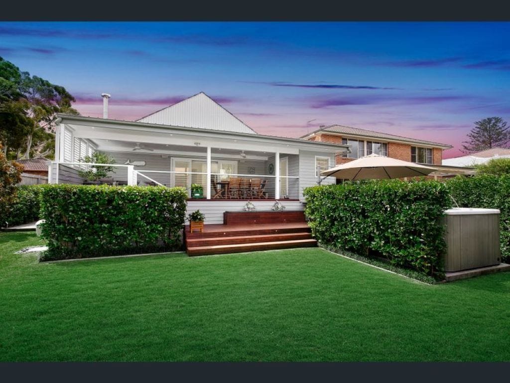 Collaroy Plateau Coastal Hamptons - heated spa and log fire