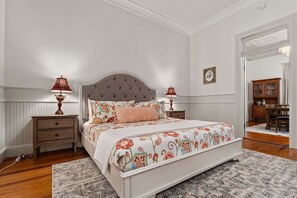 3 bedrooms, desk, free WiFi, bed sheets